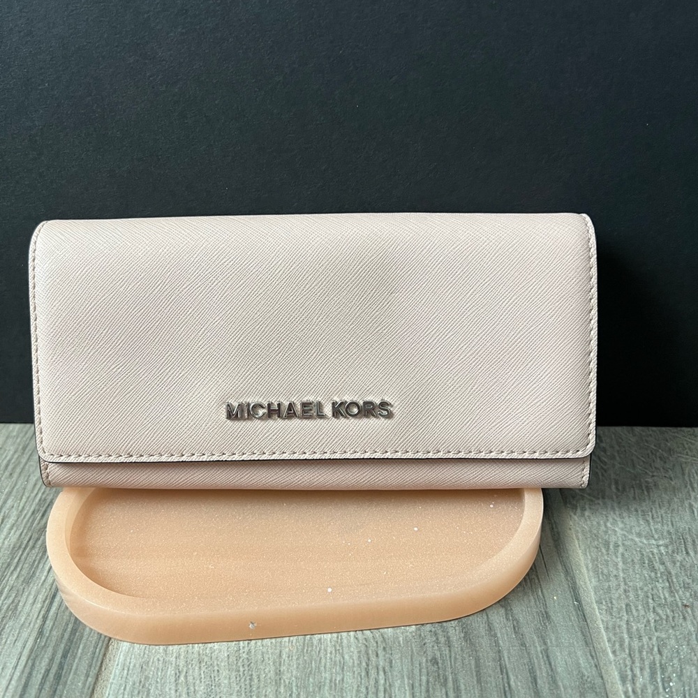 Large Michael kors wallet